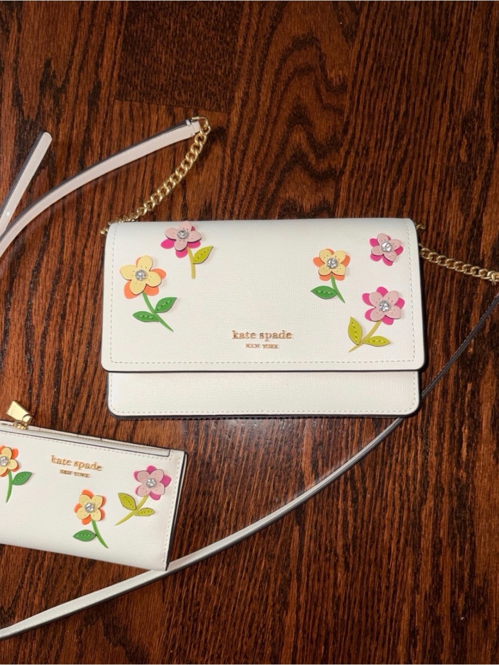 kate spade White Floral Appliqué Leather Crossbody **wallet included